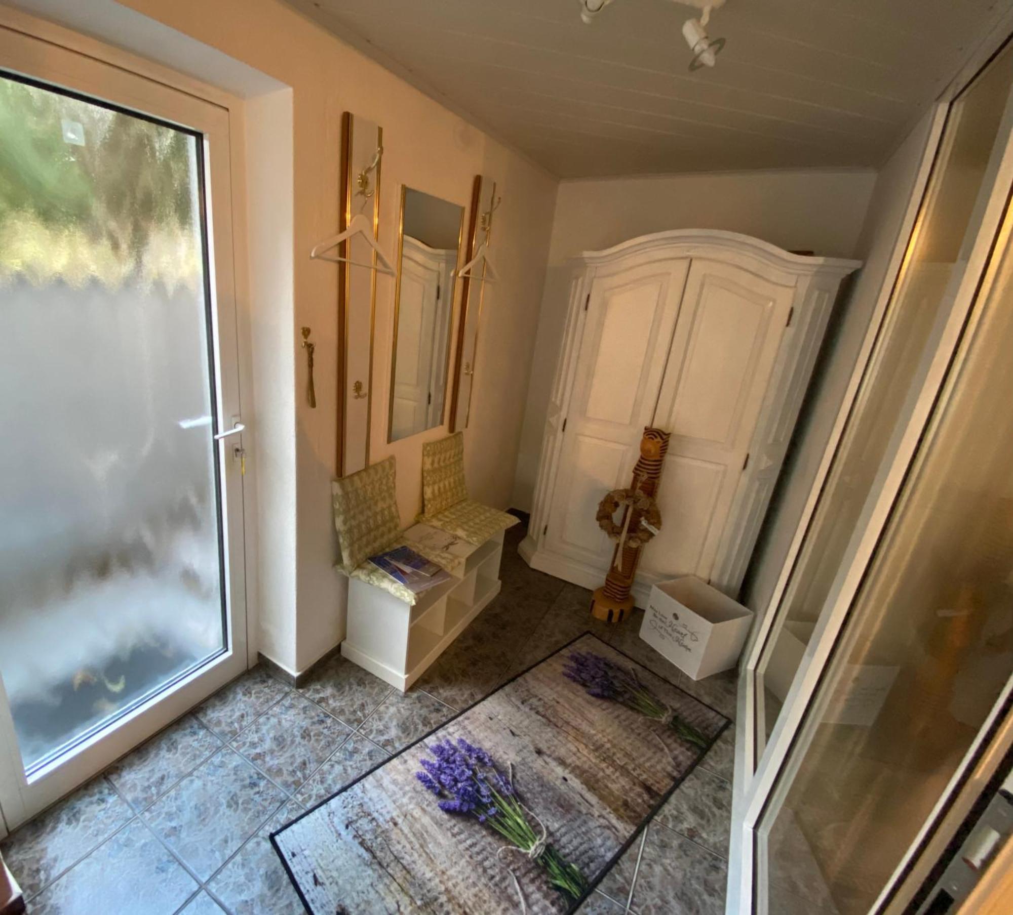 Grosse Helle Wohnung Am Wald In Bad Saarow Nahe Gruenheide Und Berlin Souterrain Exterior foto