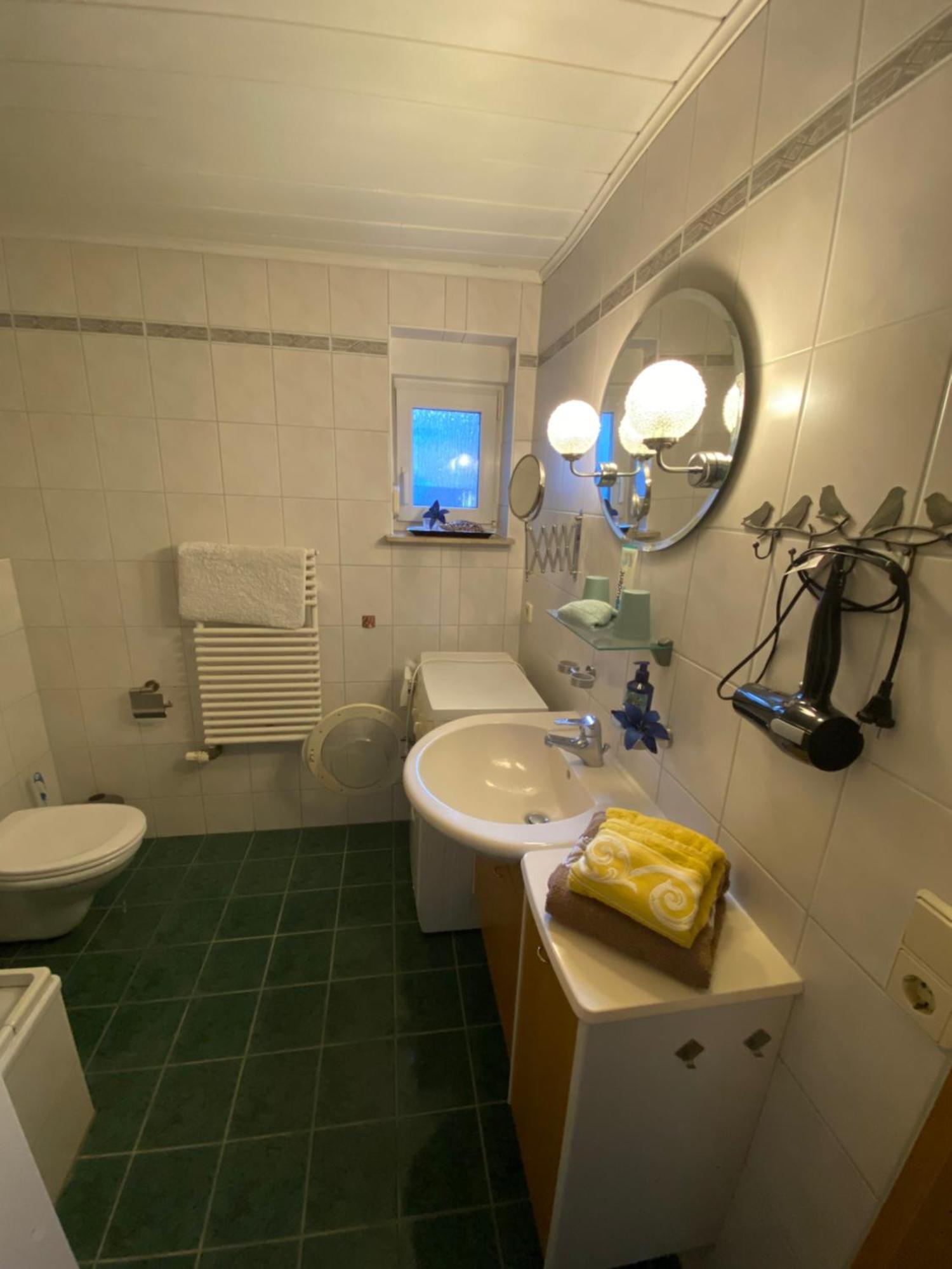 Grosse Helle Wohnung Am Wald In Bad Saarow Nahe Gruenheide Und Berlin Souterrain Exterior foto